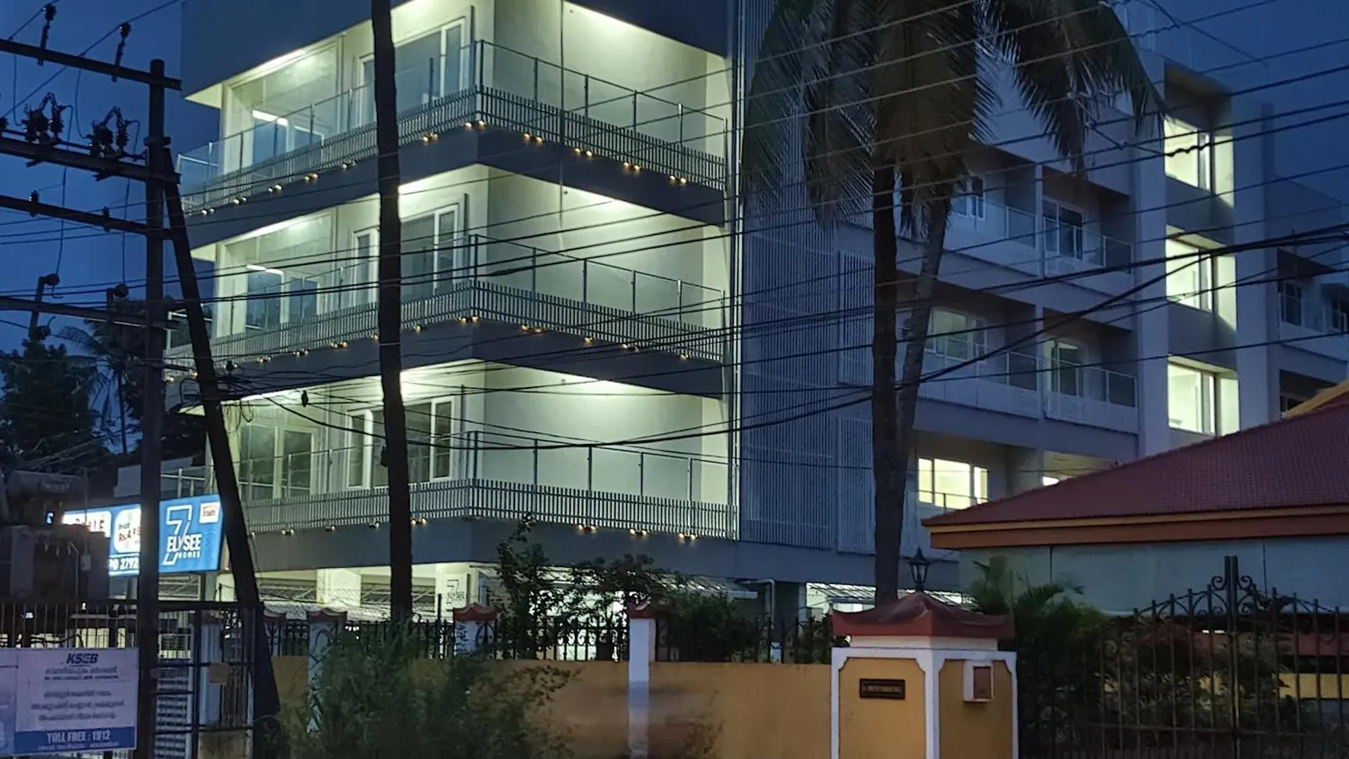 Apartment 7Elysee Homestay - Best 2Bhk Premium Homestay 