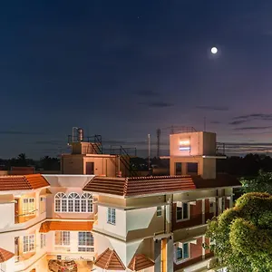 Amminis Mansion By Doris Homes Apartment